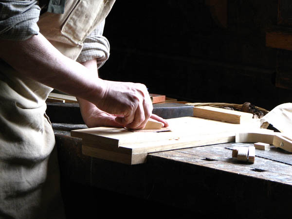 Ofrecemos un servicio de <strong>carpinterÃ­a  de madera y ebanisterÃ­a en Cervera del Maestre</strong> adaptado a las necesidades del <strong>cliente</strong>.